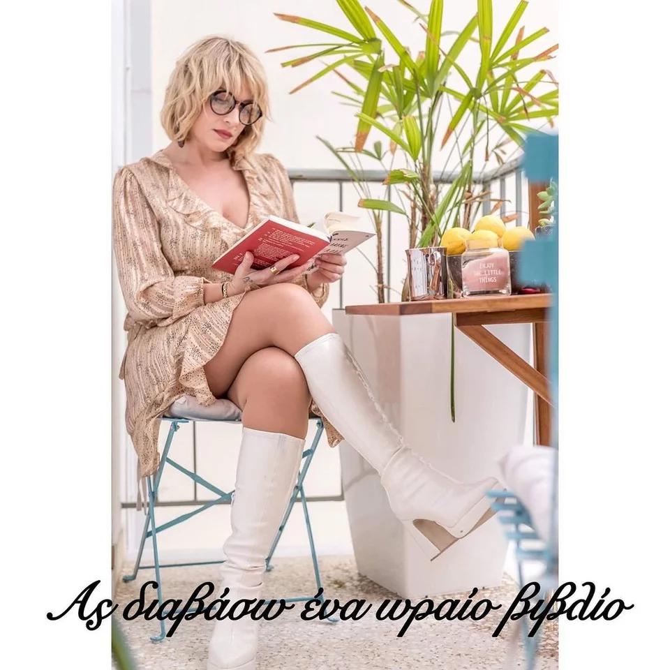 ΑΝΤΙΠΑΘΕΣΤΑΤΗ....Ουτε γκομενα ειναι , ουτε καλη τραγουδιστρια ειναι... μια φουσκα ελληνικη ειναι ......