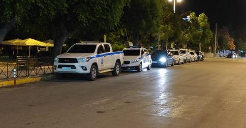 ακουστε τωρα τρελη φαση..εδω κρητη παιζει γκανγκστα κρητικο ασμα που την λεει στους μπατσους  και λε...