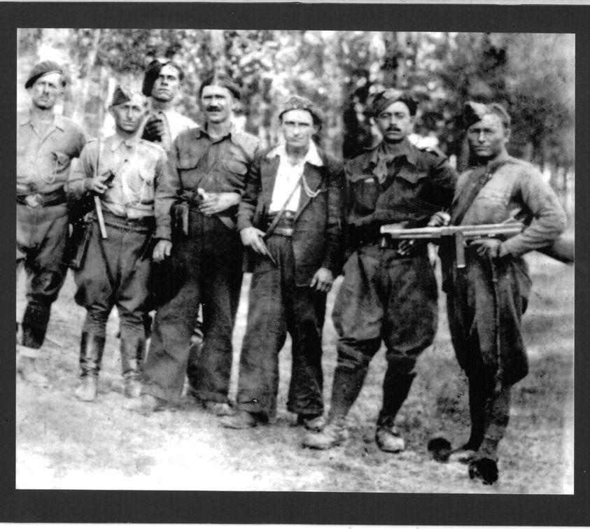ΜΟΚΑΣ  ΚΩΝΣΤΑΝΤΙΝΟΣ (Καπετάνιος αποσπάσματος που κυνηγούσε τον Άρη)  Ο Μόκας καταγόταν από τα Μικρά ...