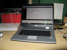 fujitsu amilo 1655g .. Ηταν το laptop μου μεχρι χτές που σηκωθηκα αποτομα τραβηξα με το ποδι το καλω...